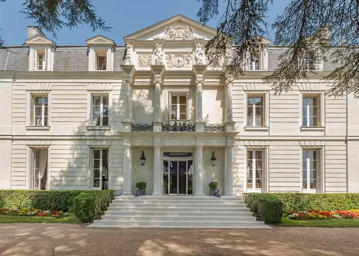 Chateau De Rochecotte